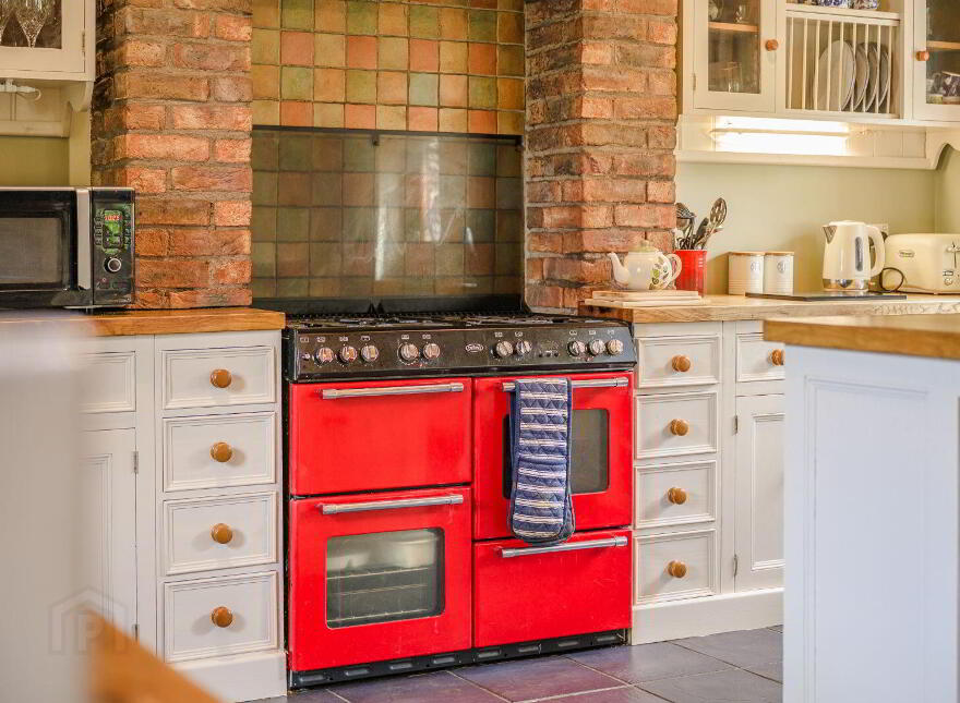Kiseeti, Ballea Hill, Carrigaline, P43CN19