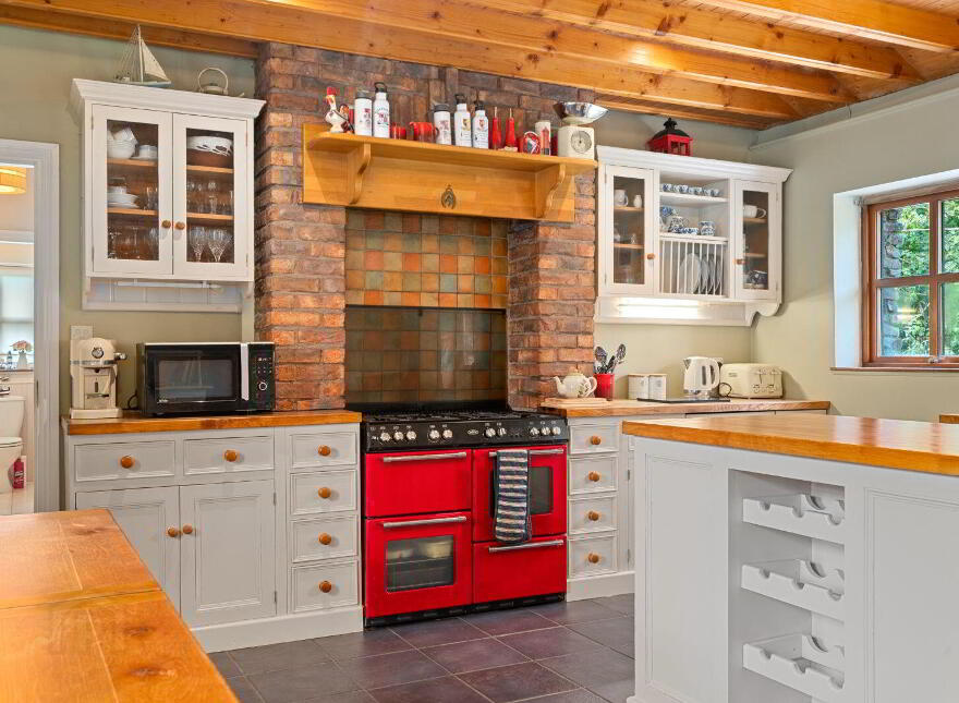 Kiseeti, Ballea Hill, Carrigaline, P43CN19