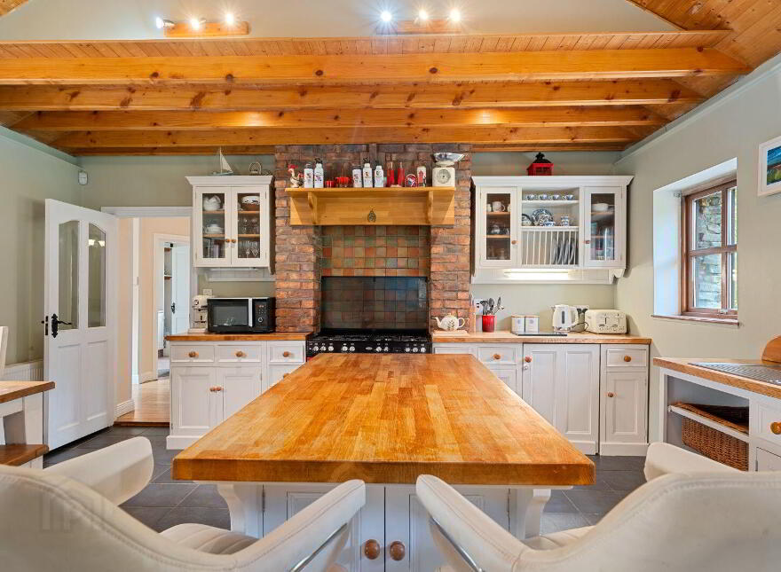 Kiseeti, Ballea Hill, Carrigaline, P43CN19