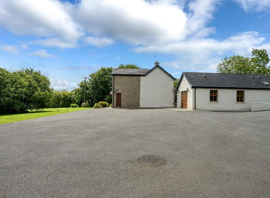 Kiseeti, Ballea Hill, Carrigaline, P43CN19