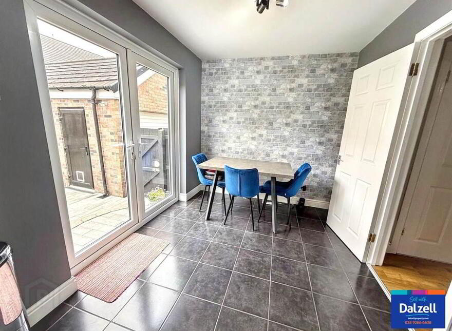 39 Hollyburn, Lisburn, BT28 2YL