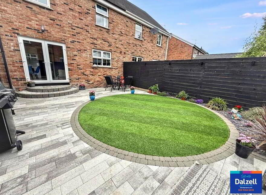 39 Hollyburn, Lisburn, BT28 2YL