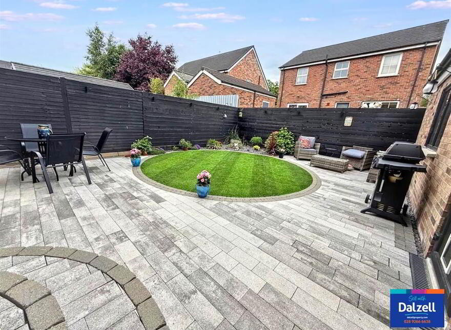 39 Hollyburn, Lisburn, BT28 2YL