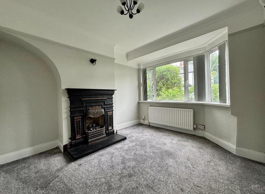 10 Ravenhill Crescent, Belfast, BT6 8JU