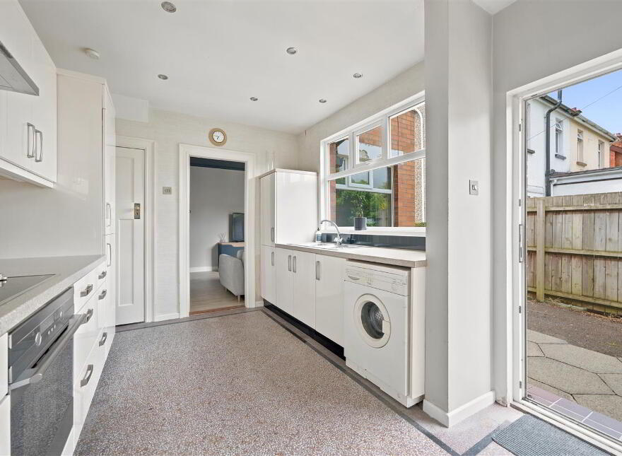 392 Castlereagh Road, Belfast, BT5 6AE