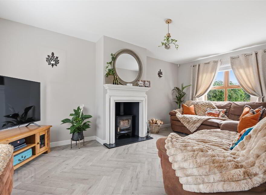 6 Grand Jury Court, Saintfield, BT24 7LD