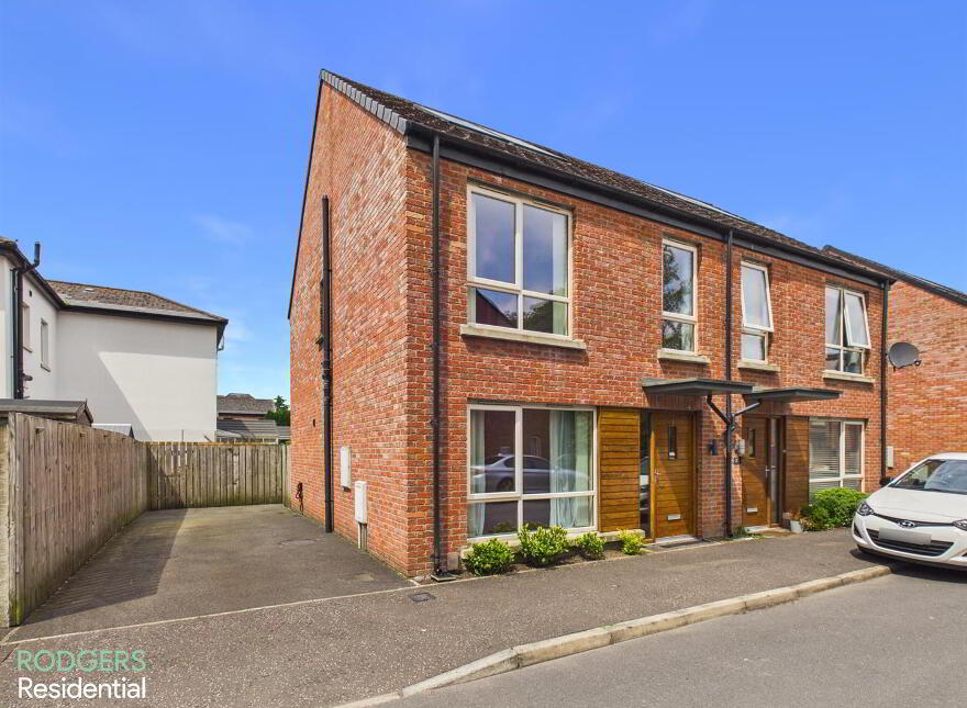 1 Victoria Close, Belfast, BT4 1PF