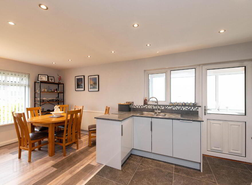 6 Lynda Gardens, Jordanstown, Newtownabbey, BT37 0NP