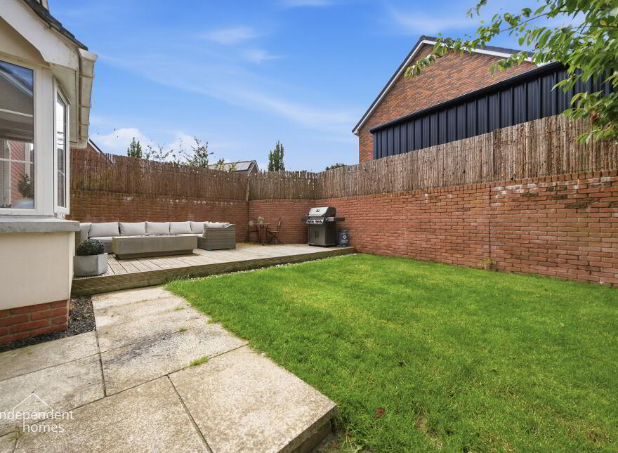 32 Ballyhampton Road, Larne, BT40 2ST