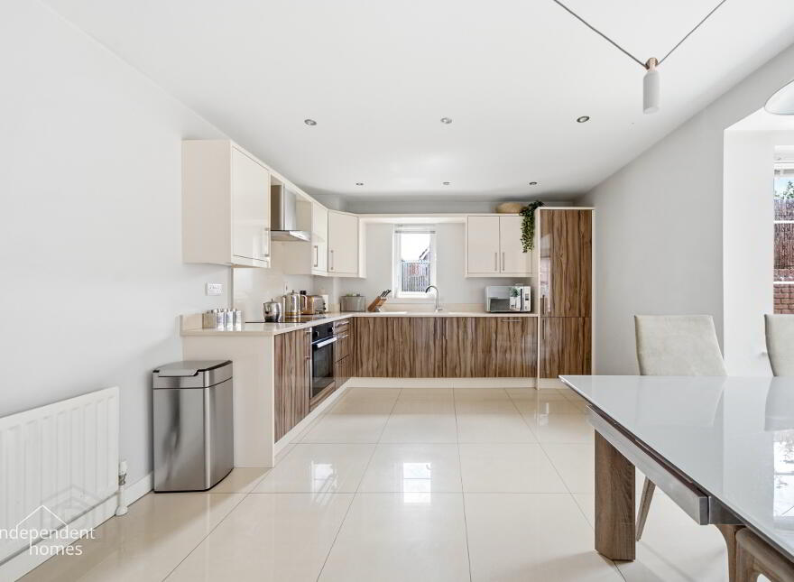 32 Ballyhampton Road, Larne, BT40 2ST