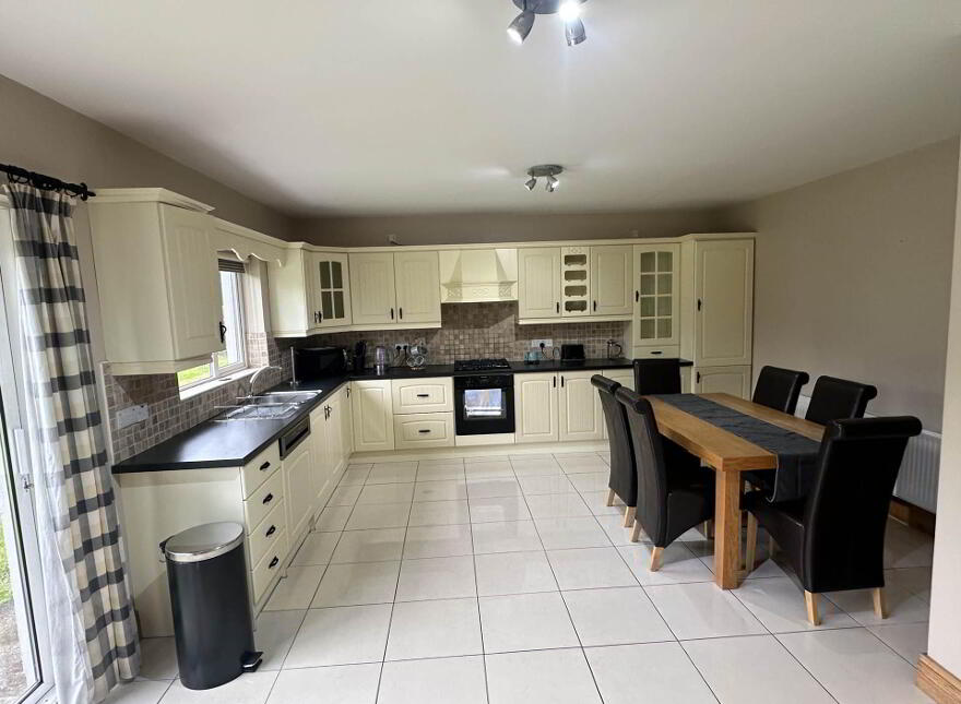 3 Binevenagh View, Moville, F93CK12