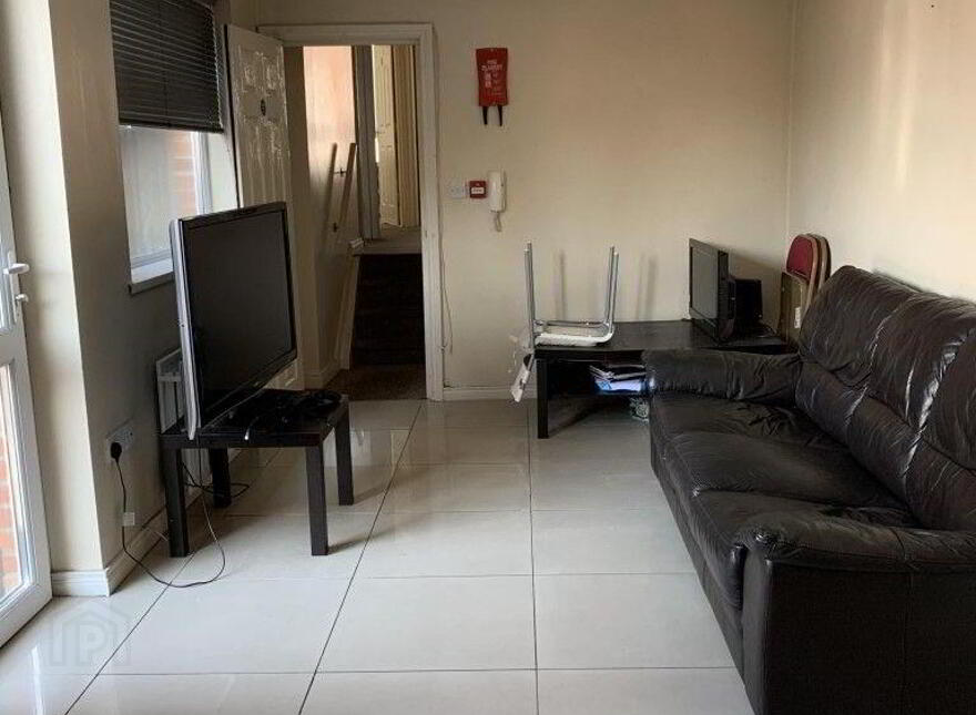 Flat B, 26 Tates Avenue, Belfast, BT9 7BY