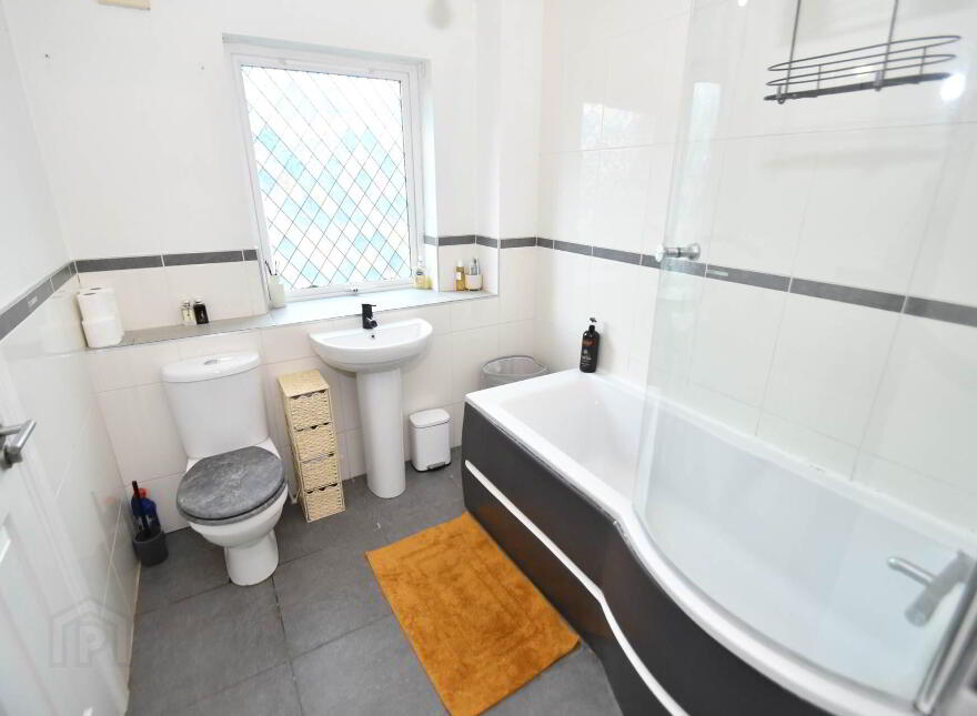 Apt 28, Old Brewery Lane, Glen Road, Belfast, BT11 8BZ