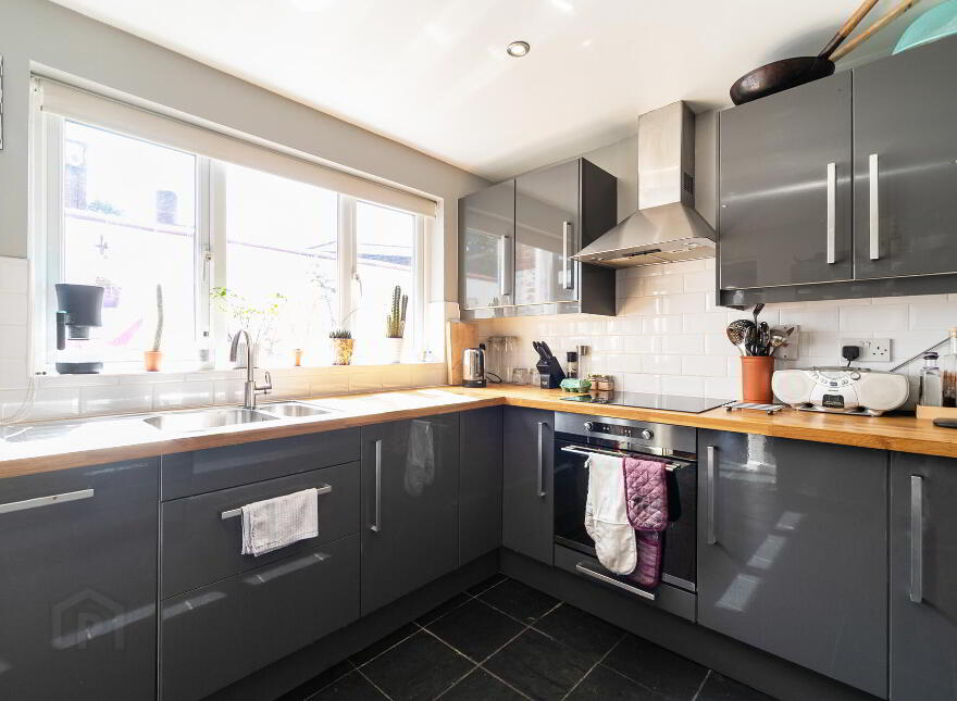 65 Rugby Road, University Street, Belfast, BT7 1PT