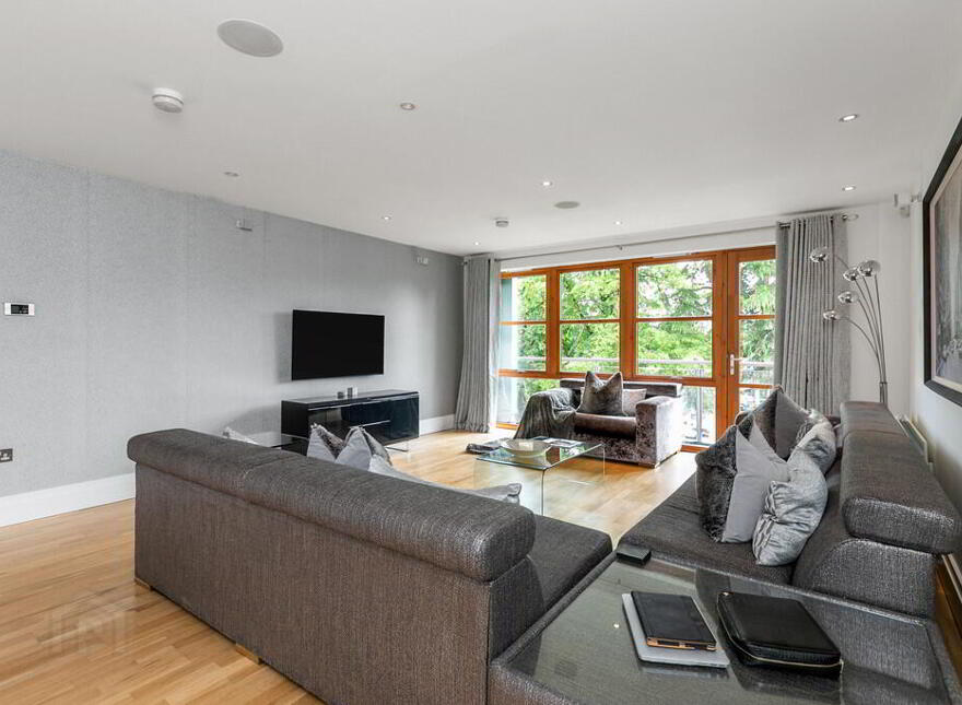 E13 The Elms, 77B Malone Road, Belfast, BT9 6SB