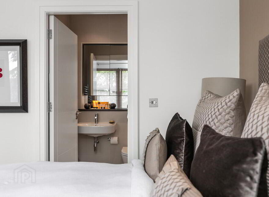 E13 The Elms, 77B Malone Road, Belfast, BT9 6SB