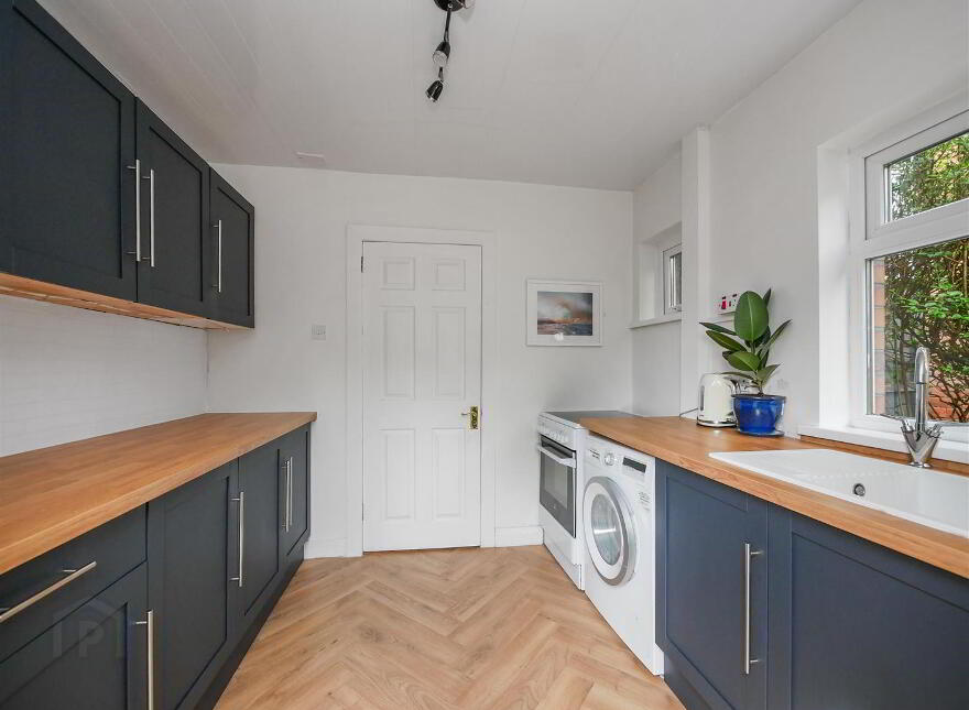 3 Chesham Gardens, Ravenhill Road, Belfast, BT6 8GX