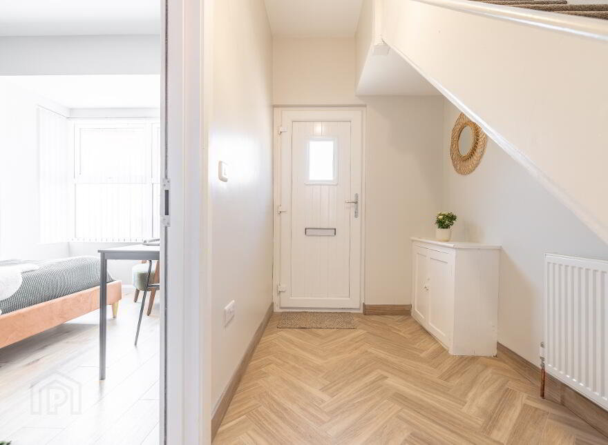 Room 1, Woodcot Avenue, Belfast, BT5 5JA