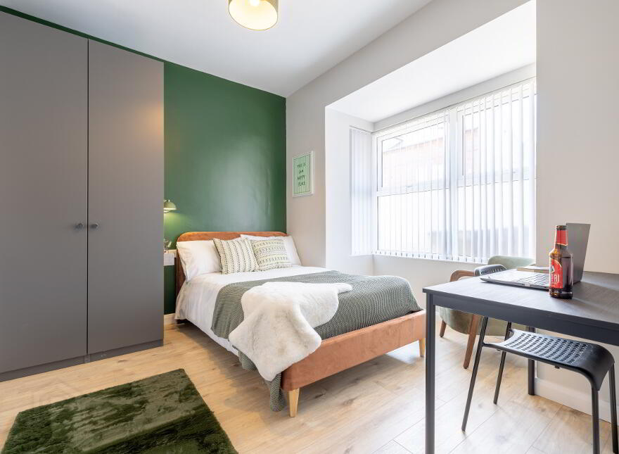 Room 1, Woodcot Avenue, Belfast, BT5 5JA