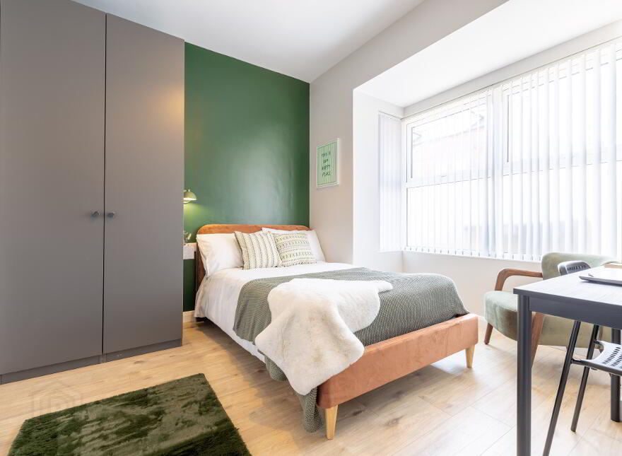 Room 1, Woodcot Avenue, Belfast, BT5 5JA