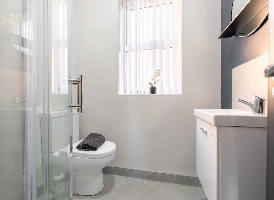 Room 1, Woodcot Avenue, Belfast, BT5 5JA