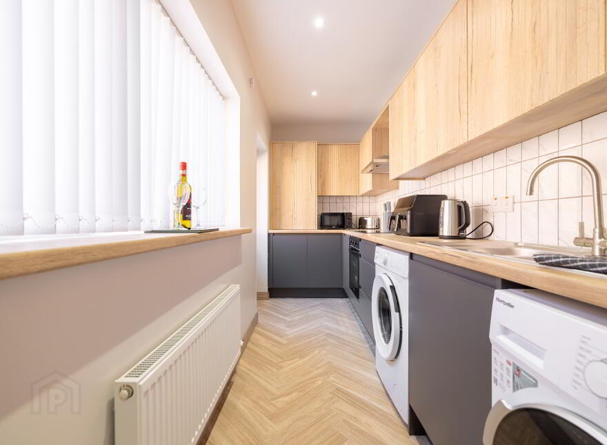 Room 1, Woodcot Avenue, Belfast, BT5 5JA