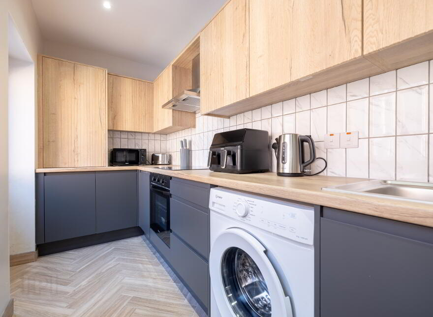 Room 1, Woodcot Avenue, Belfast, BT5 5JA