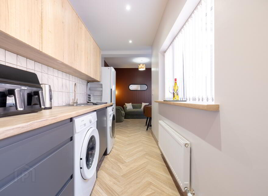 Room 1, Woodcot Avenue, Belfast, BT5 5JA