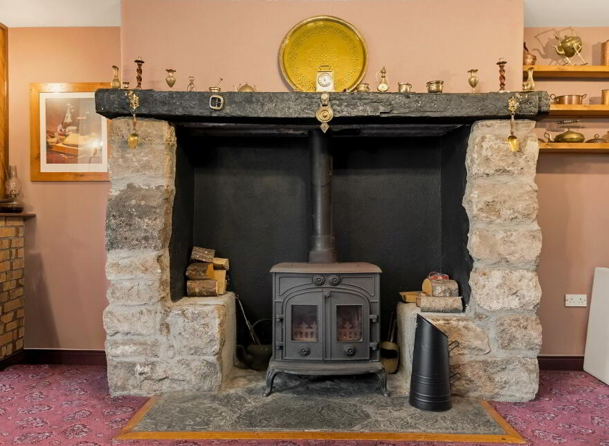 Nurney Inn, Main St, Nurney, R93AH95