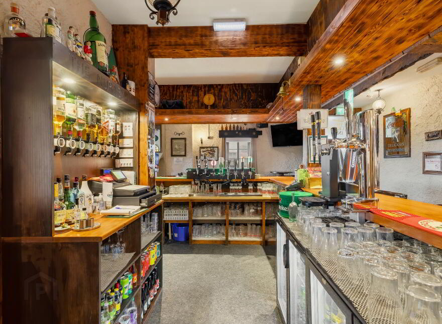 Nurney Inn, Main St, Nurney, R93AH95