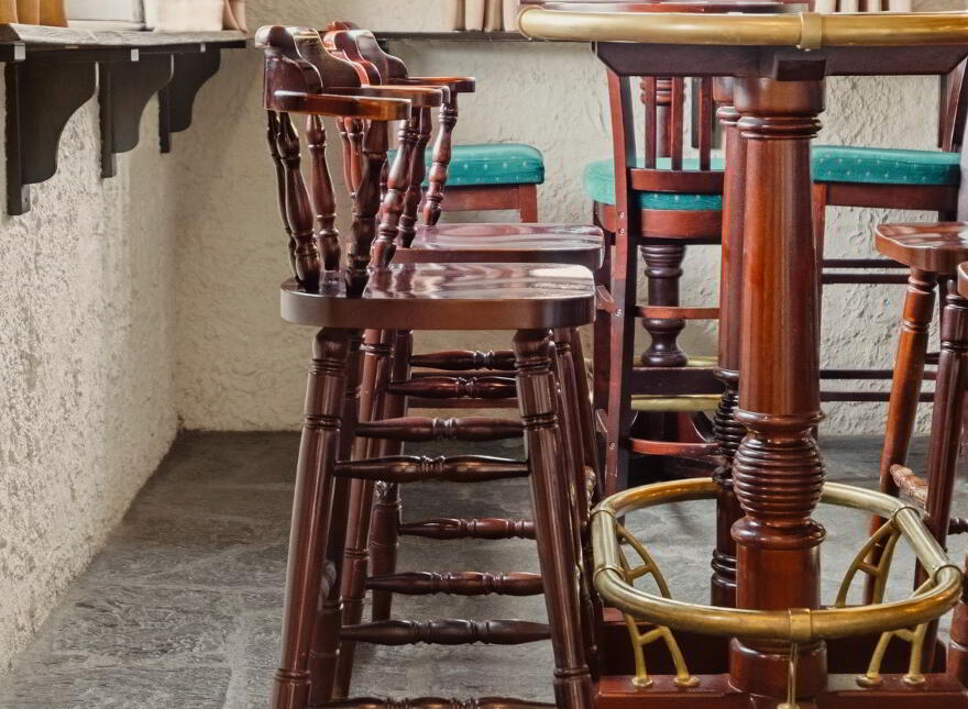 Nurney Inn, Main St, Nurney, R93AH95