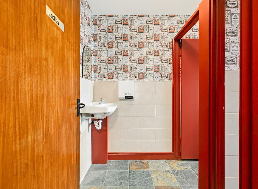 Nurney Inn, Main St, Nurney, R93AH95