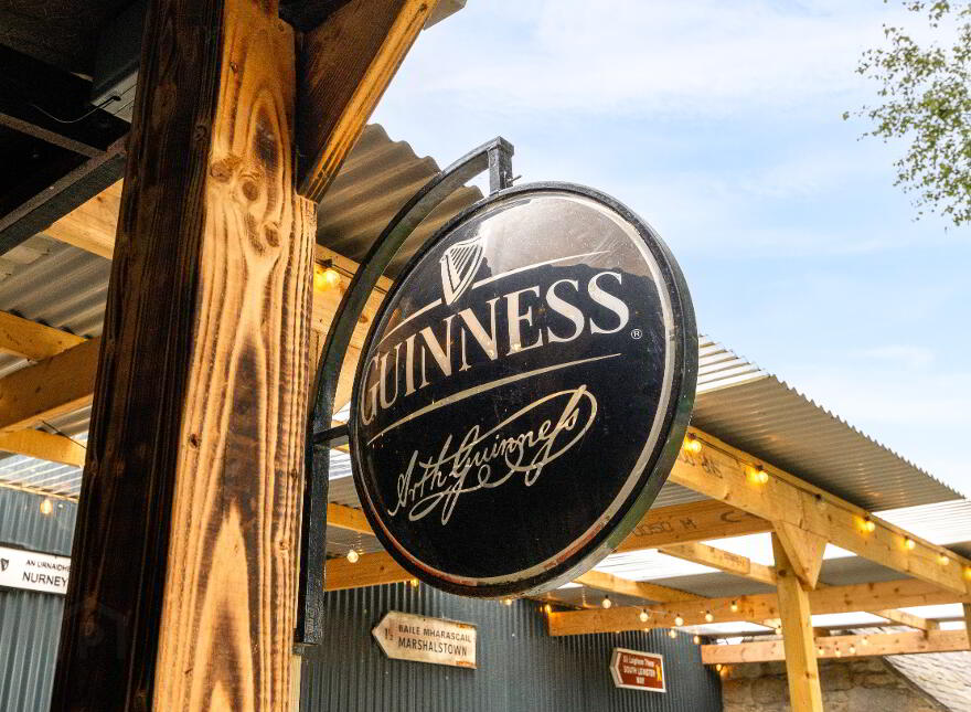 Nurney Inn, Main St, Nurney, R93AH95