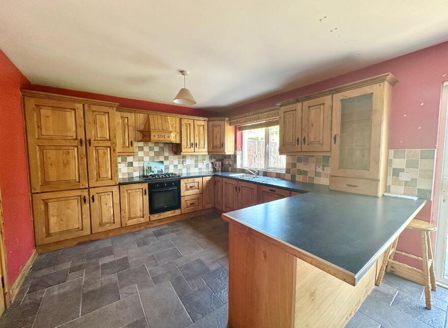 11 Ard Chluain, Roslea Road, Clones, H23X054