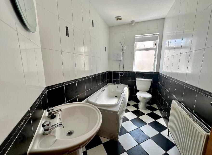 11 Ard Chluain, Roslea Road, Clones, H23X054