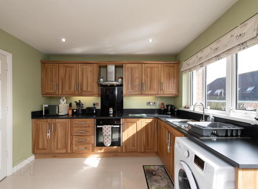 15 Ardfern Avenue, Downpatrick, BT30 6TR
