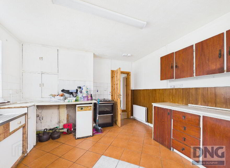 Delaney's Garage, Lower Crutt, Clogh, R95DRR4
