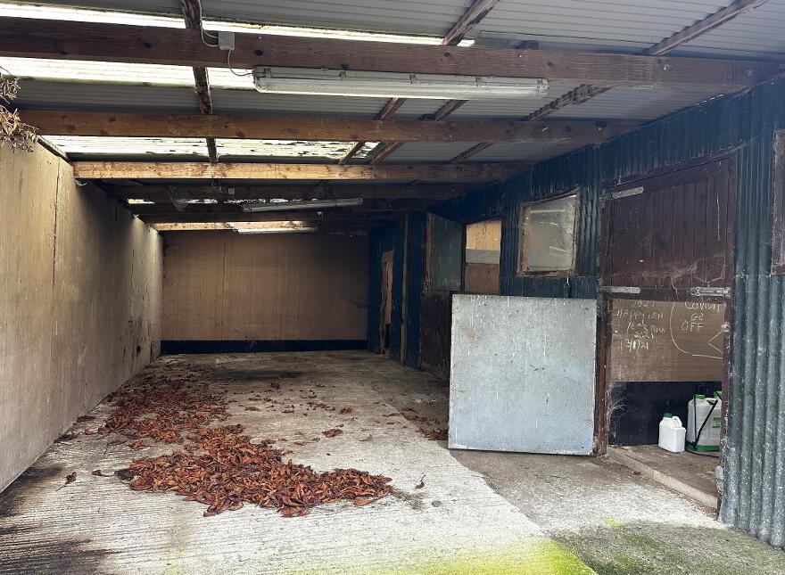 Delaney's Garage, Lower Crutt, Clogh, R95DRR4