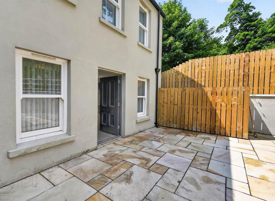 Apt 5, 53 Bridge Street, Lisburn, BT28 1XZ