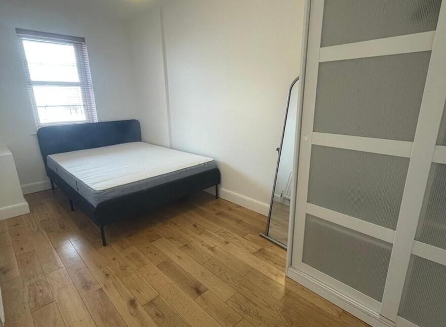 805 College Court Central, 56 King Street, Belfast, BT1 6BZ