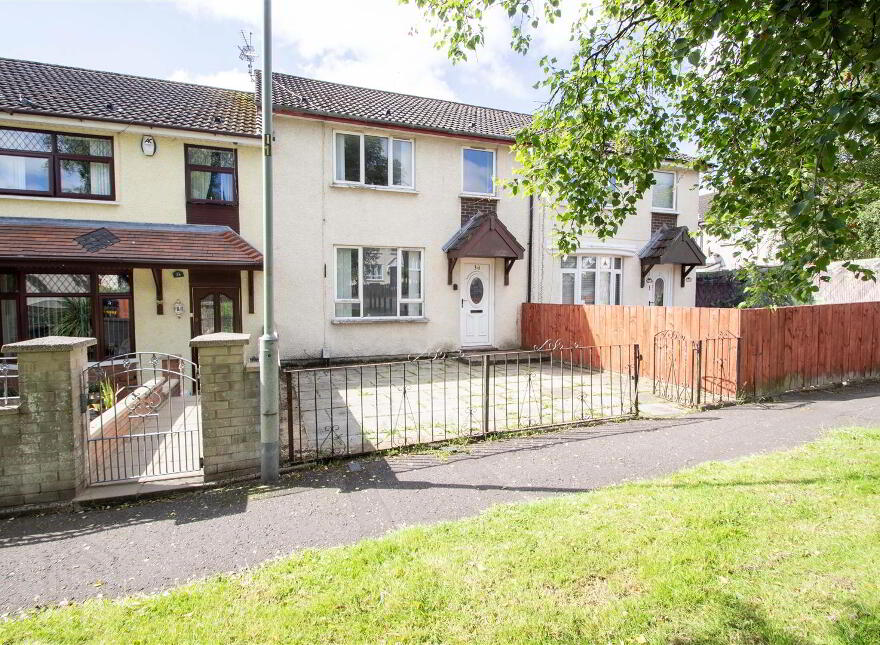 30 Broom Park, Twinbrook, Belfast, BT17 0DL