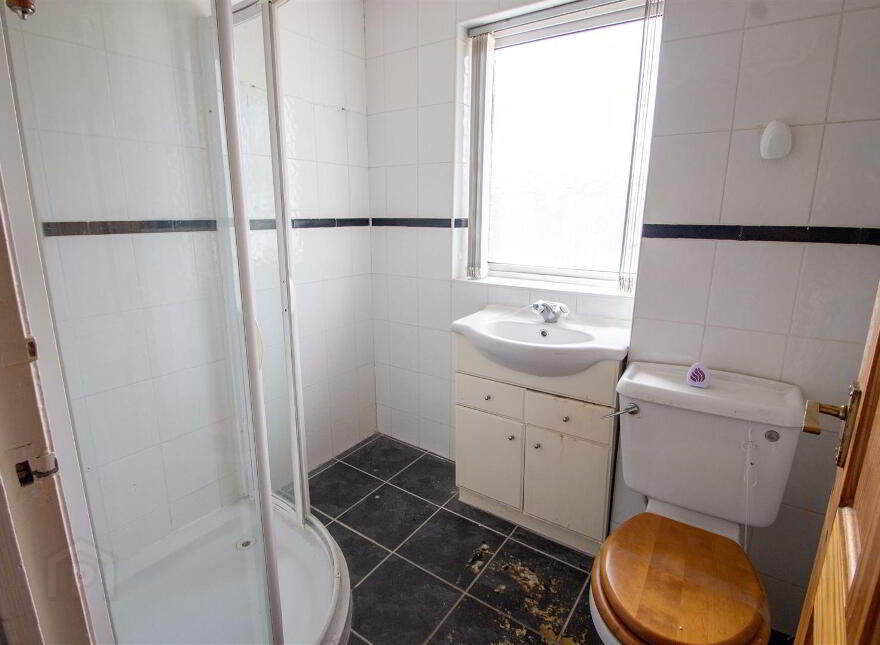 30 Broom Park, Twinbrook, Belfast, BT17 0DL