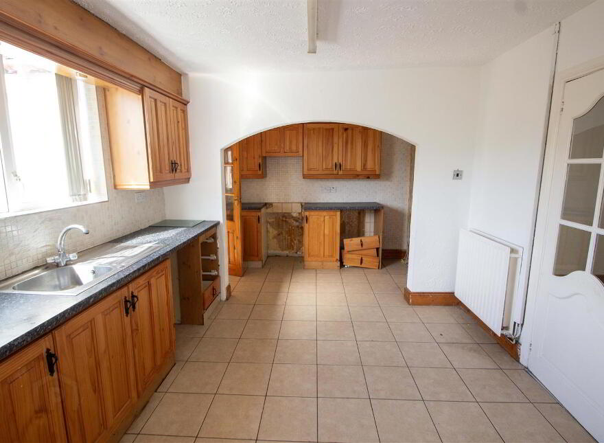 30 Broom Park, Twinbrook, Belfast, BT17 0DL