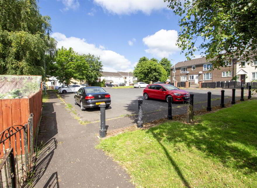 30 Broom Park, Twinbrook, Belfast, BT17 0DL