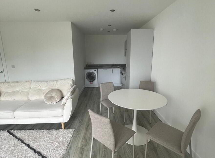 Apt 4 Sandford Building, 25 Bridge End, Belfast, BT5 4AW