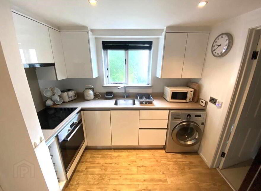 17 Arthur Street, Royal Hillsborough, BT26 6AP