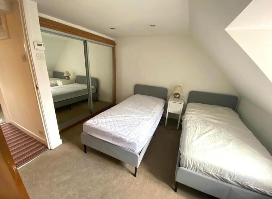 17 Arthur Street, Royal Hillsborough, BT26 6AP