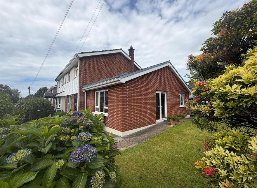 2 Malone Park, Waterside, L'Derry, BT47 5PE