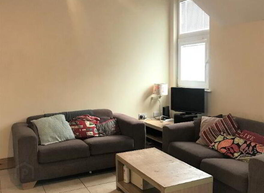 Apt 3, 40 University Avenue, Belfast, BT7 1GY