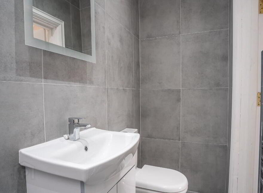 Apt 6, 19 Camden Street, Belfast, BT9 6AT